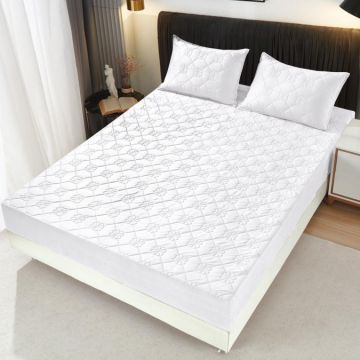 Husã matlasatã tip topper din catifea 180x200cm + 2 fete de perna 50x70cm Alb